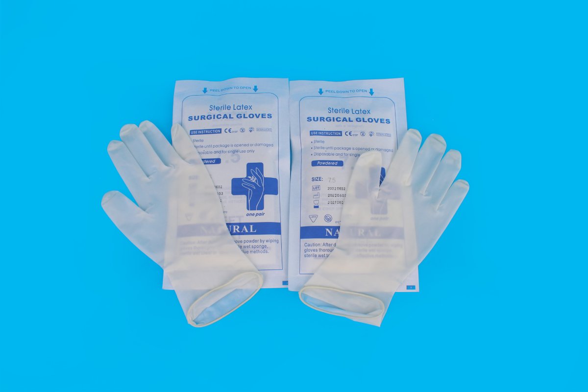 Sterile Powdered Latex Surgical Gloves